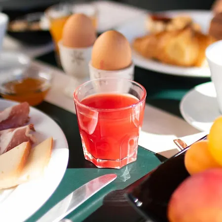 Hostellerie Le Lievre Amoureux Hotel
